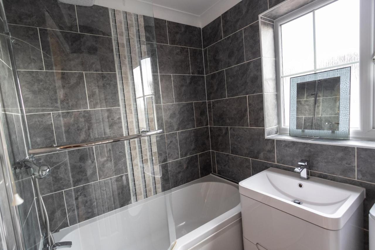 October Disc - Long - Contractors Holiday home *